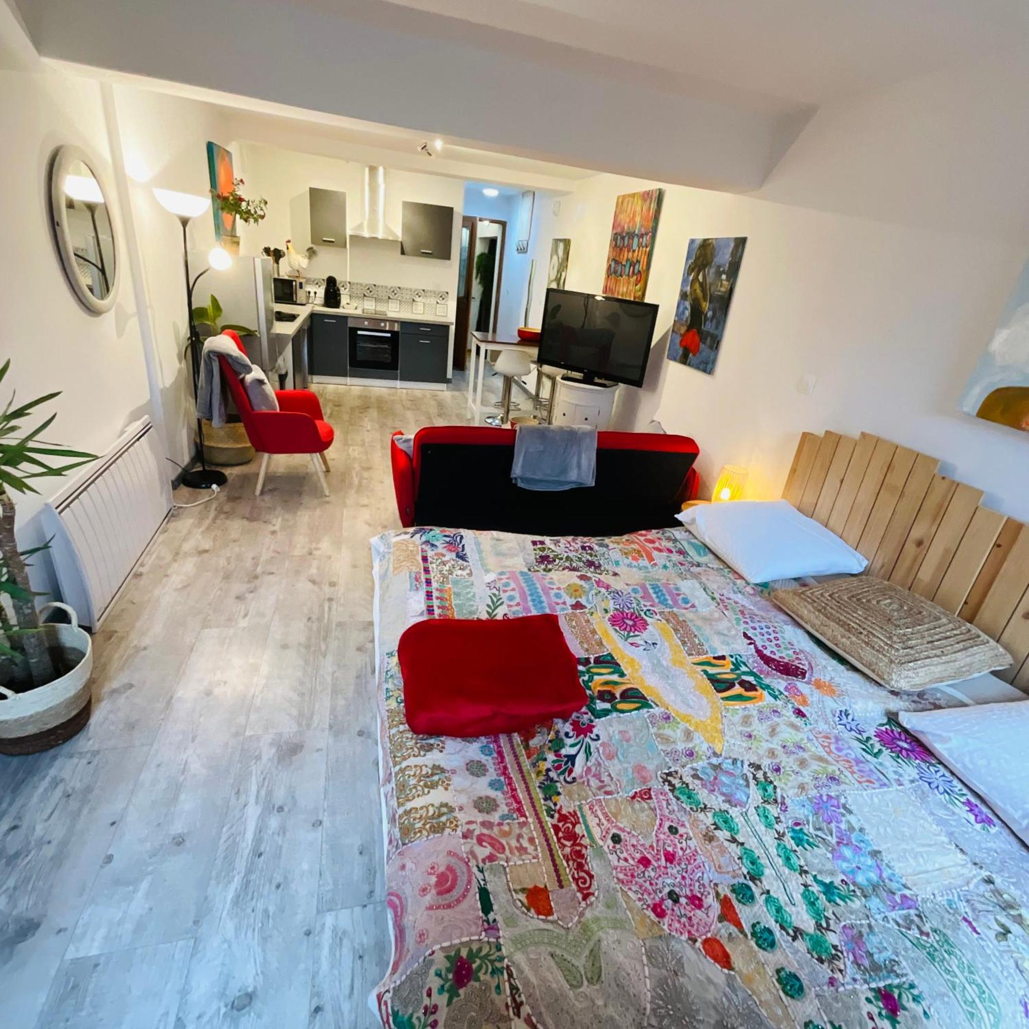 Hote Labyrinthe Sur La Place Chambres D, Hotes , Calme ,Netflix ミルポワ エクステリア 写真
