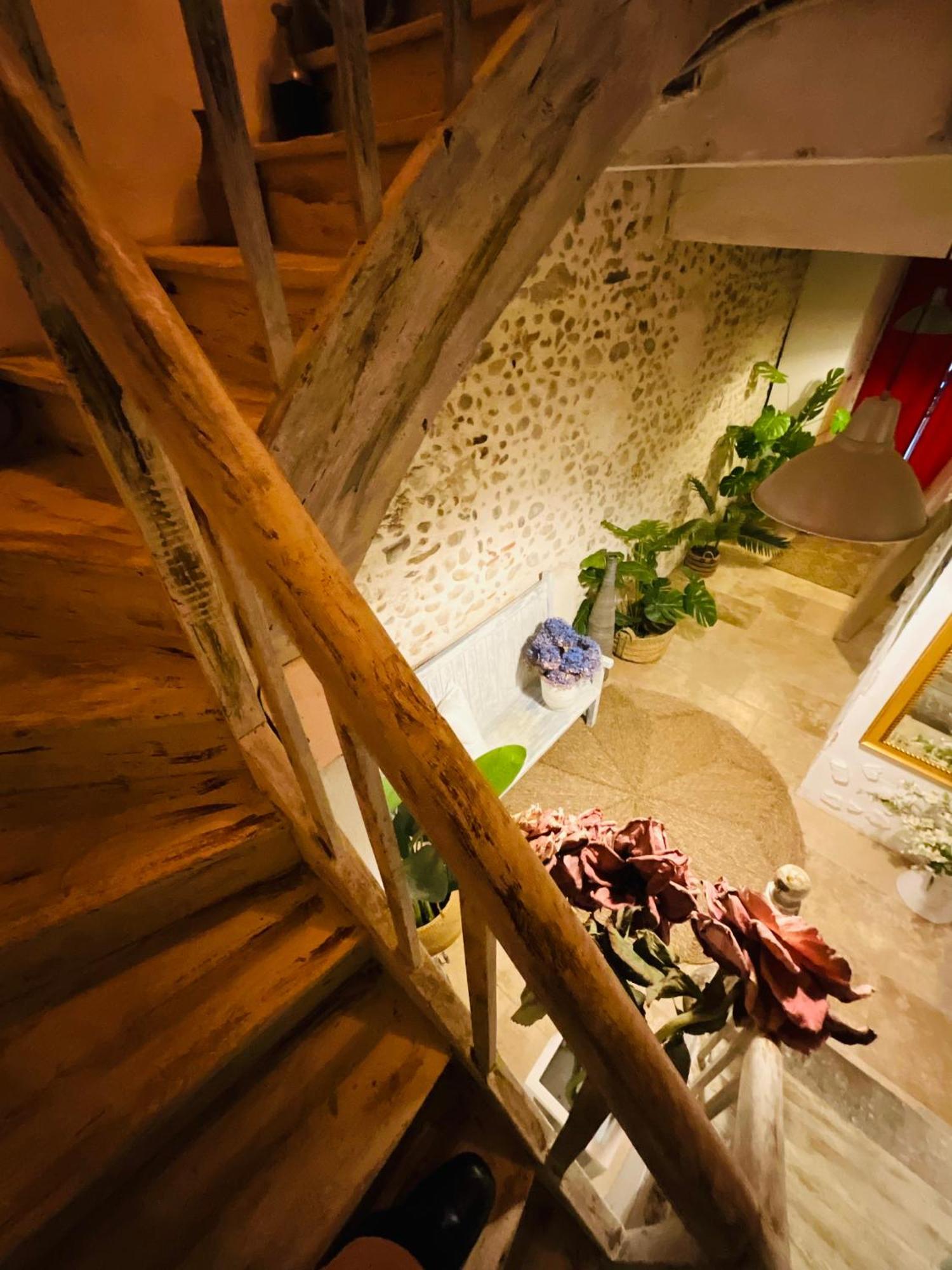 Hote Labyrinthe Sur La Place Chambres D, Hotes , Calme ,Netflix ミルポワ エクステリア 写真