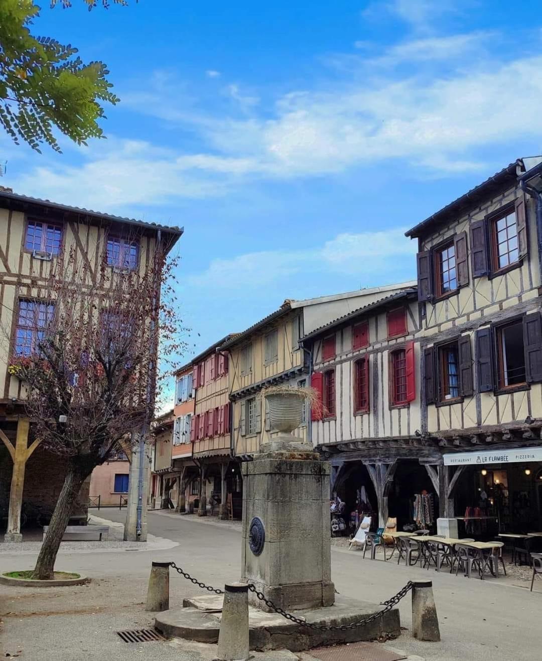 Hote Labyrinthe Sur La Place Chambres D, Hotes , Calme ,Netflix ミルポワ エクステリア 写真
