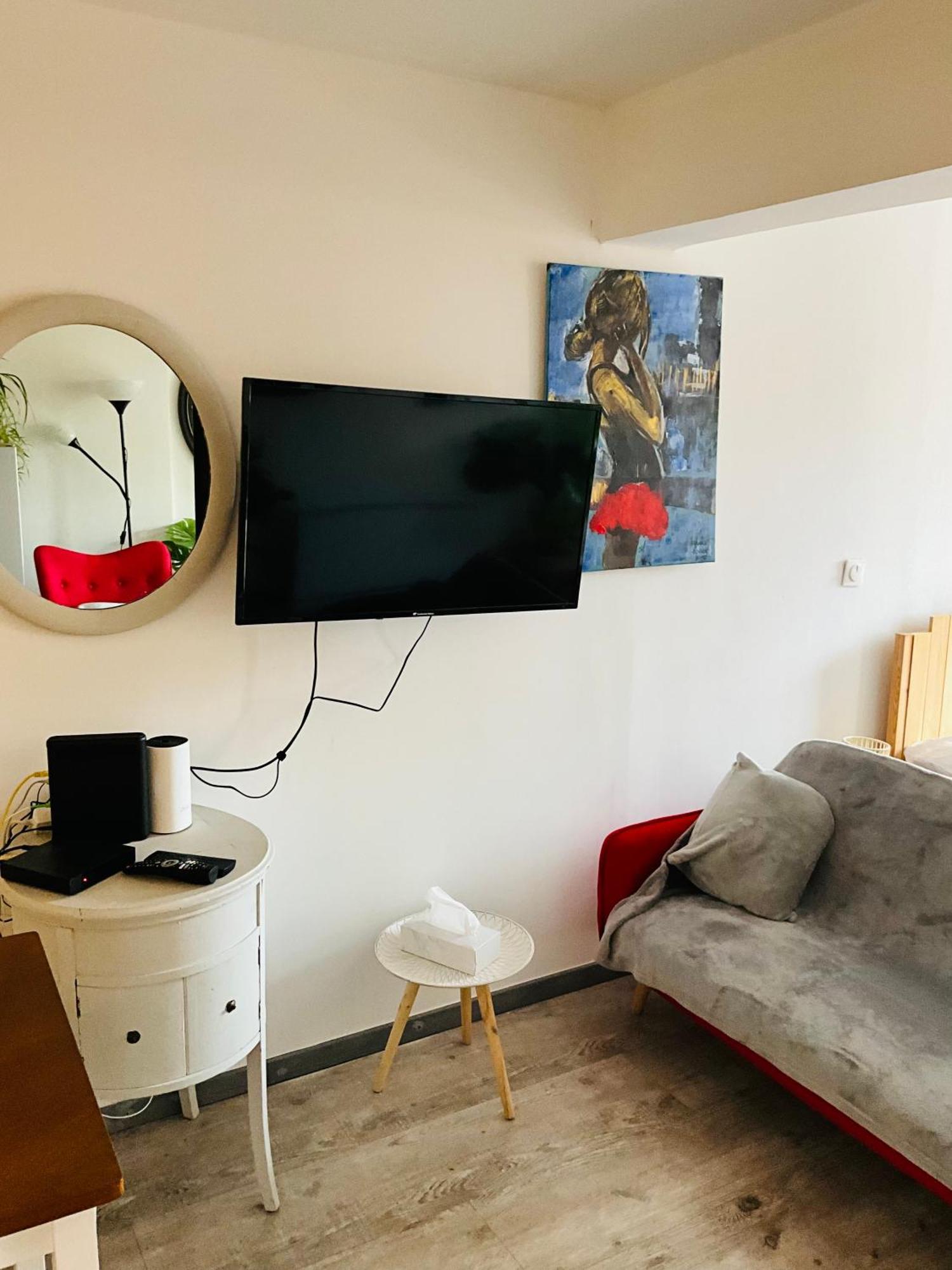 Hote Labyrinthe Sur La Place Chambres D, Hotes , Calme ,Netflix ミルポワ エクステリア 写真